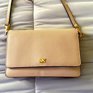 EUC Michael Kors Soft Pink Phone Crossbody Leather NWT 7"x5"x1" Strap Approx 46"